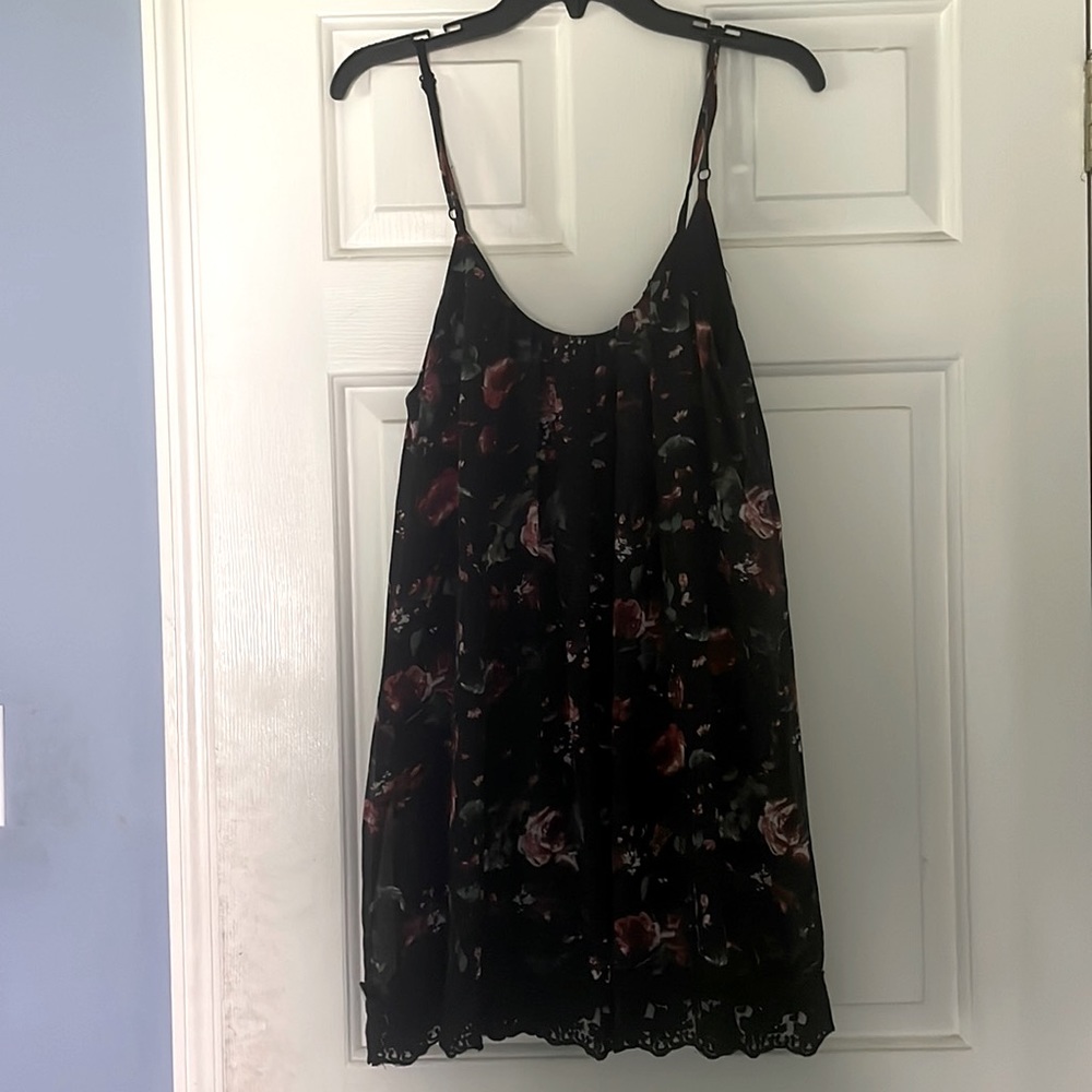 Gorgeous summer dress, perfect for evenings out or daytime with sandals.